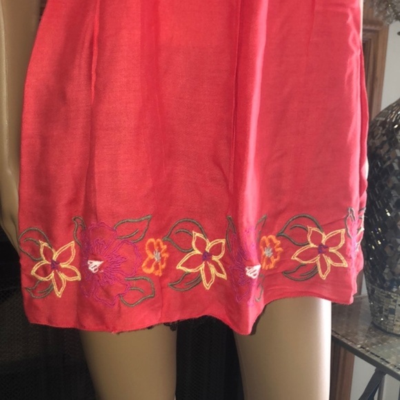 Flower embroidered maternity top - Picture 14 of 15